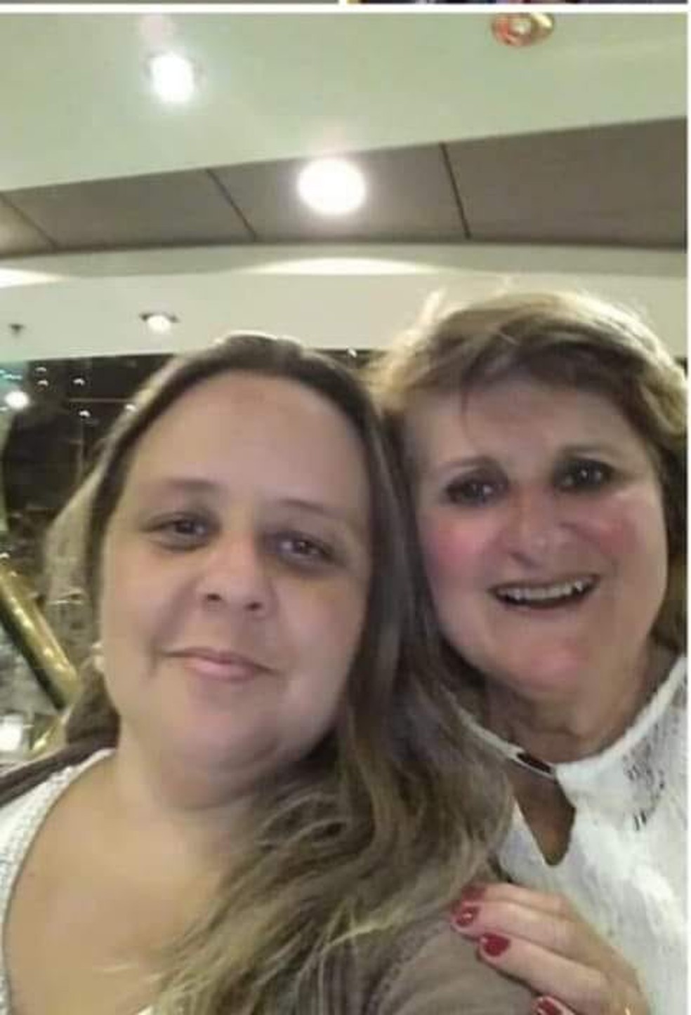 Marilene Silva Teixeira, de 62 anos, e de Vivian Teixeira Bueno, de 38, morreram de Covid-19 com intervalo de poucas horas em Bragança Paulista (SP). Elas eram mãe e filha. — Foto: Arquivo Pessoal
