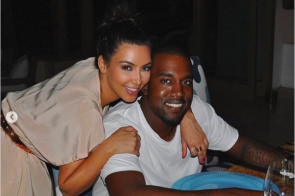 Kim Kardashian e Kanye West em uma das fotos compartilhadas pela socialite para celebrar seu aniversário de 6 anos de casamento com o rapper (Foto: Instagram)