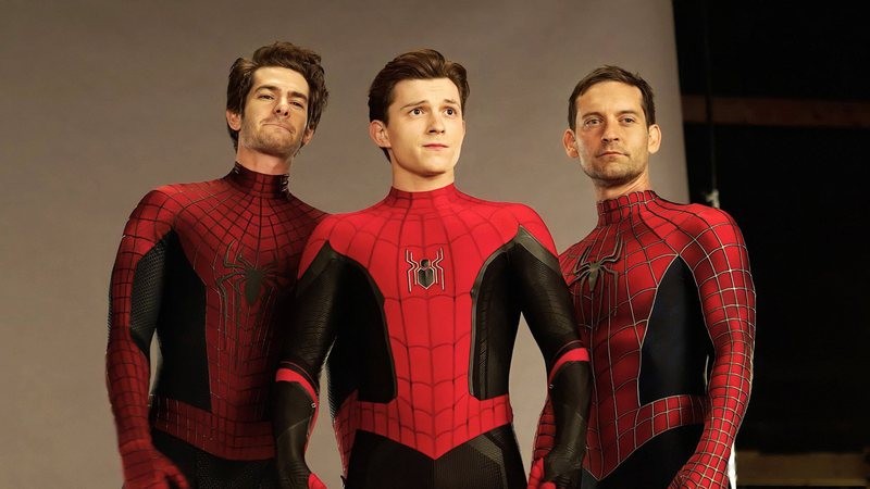 Andrew Garfield,Tom Holland e Tobey Maguire em imagm promocional de Homem-Aranha: Sem Volta Para Casa (Foto: Divulgação)
