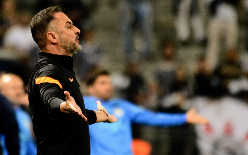 ANÁLISE: Pouca produtividade e eficiência ofensiva é a grande deficiência do Corinthians de Vítor Pereira