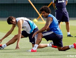 Kaká treina ao lado de Marcelo (Foto: Site oficial do Real Madrid)