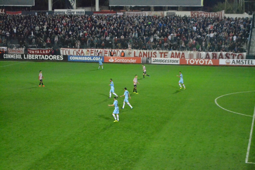 Jogadores do Grêmio tentam se ajustar  (Foto: Eduardo Moura)
