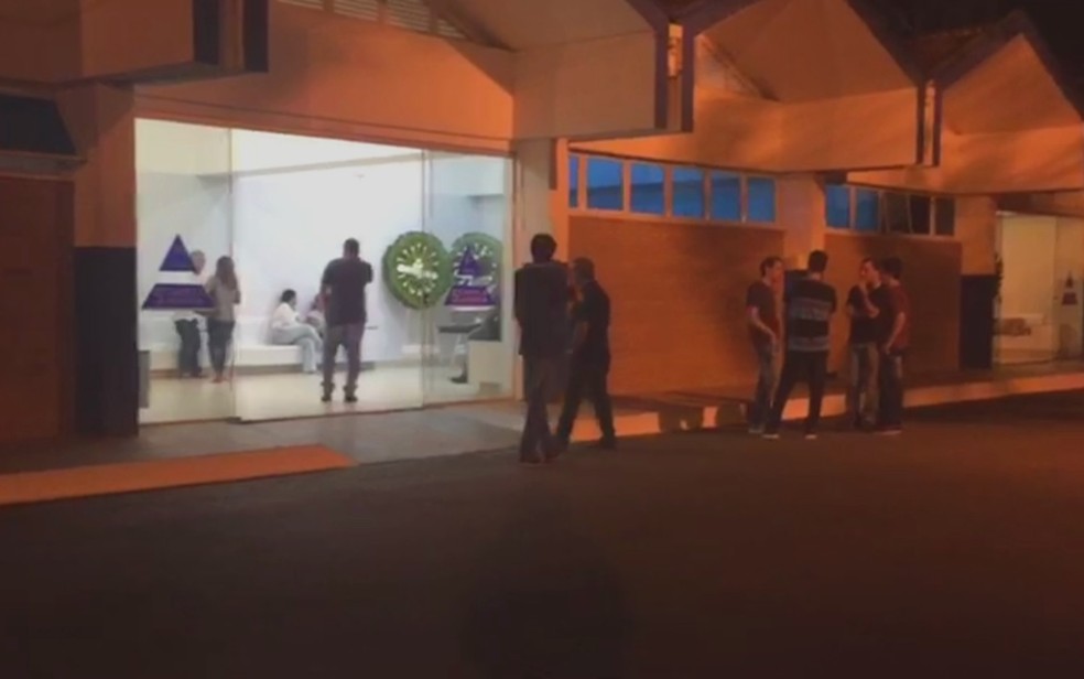 Velório do estudante João Vitor, de 14 anos, vítima de tiros em escola de Goiânia (Foto: Danielle Oliveira/TV Anhanguera)