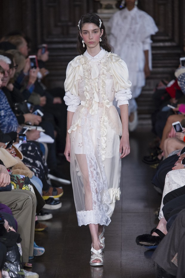 #SuzyLFW: Simone Rocha's Playful Innocence - Vogue | en