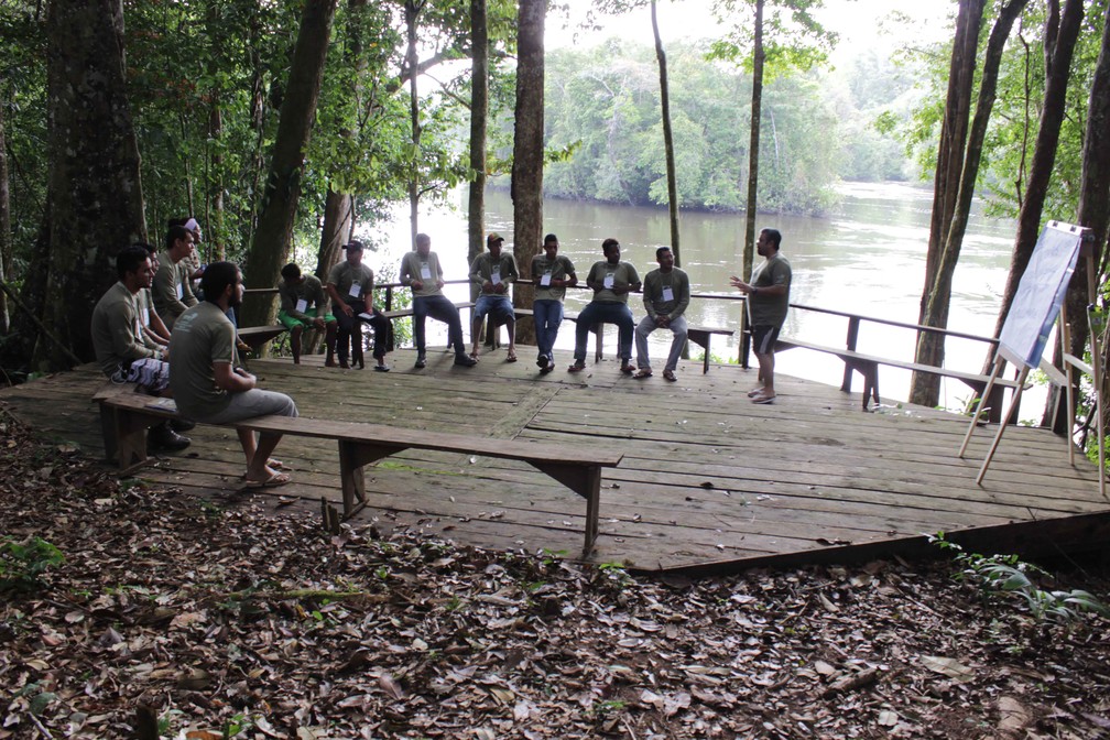 Monitores sendo capacitados pelo ICMBio para atuar na floresta  — Foto: ICMBio/Divulgação