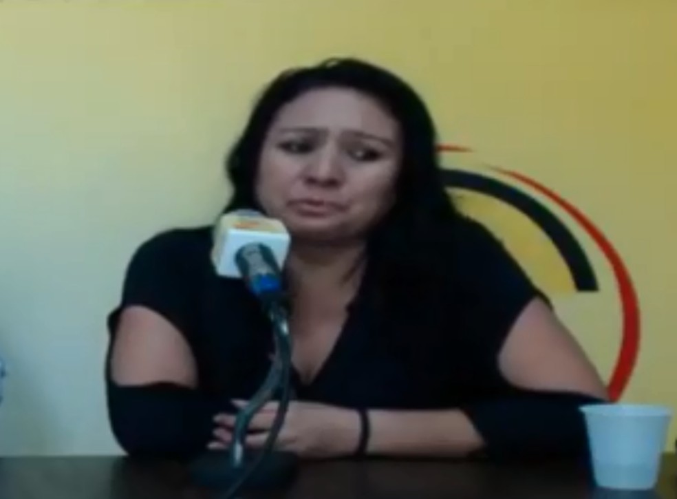 Daniela ficou emocionada diversas vezes durante entrevista para rádio de São Roque — Foto: Reprodução/Rádio Coluna FM