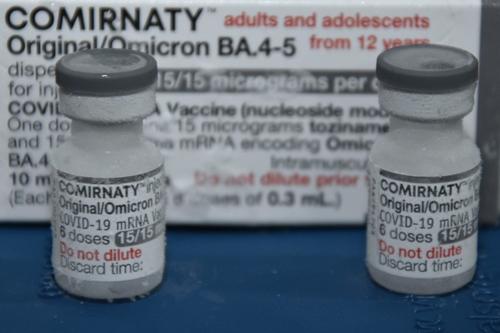 Vacina bivalente tem tampa cinza — Foto: André Araújo/Governo do Tocantins