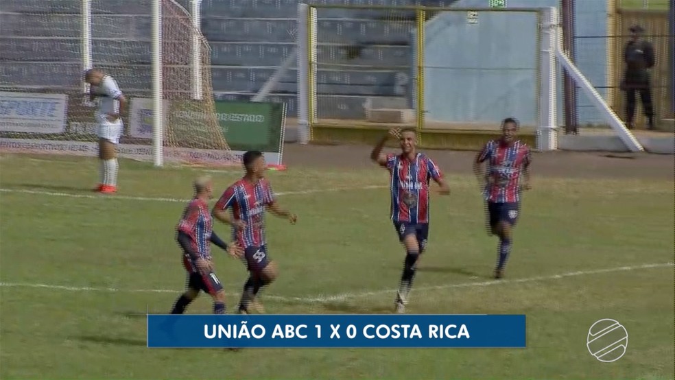 No estÃ¡dio Jaques da Luz, em Campo Grande, o UniÃ£o ABC venceu por 1 a 0 o Costa Rica. â Foto: TV Morena/ReproduÃ§Ã£o