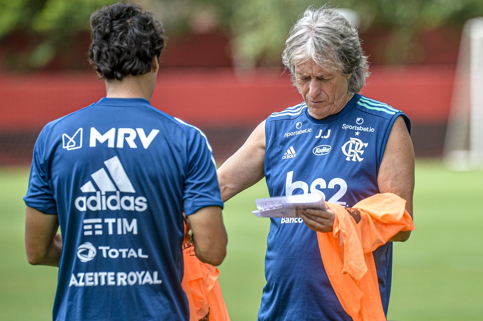 Técnico Jorge Jesus durante treino do Flamengo no Ninho — Foto: Marcelo Cortes/Flamengo