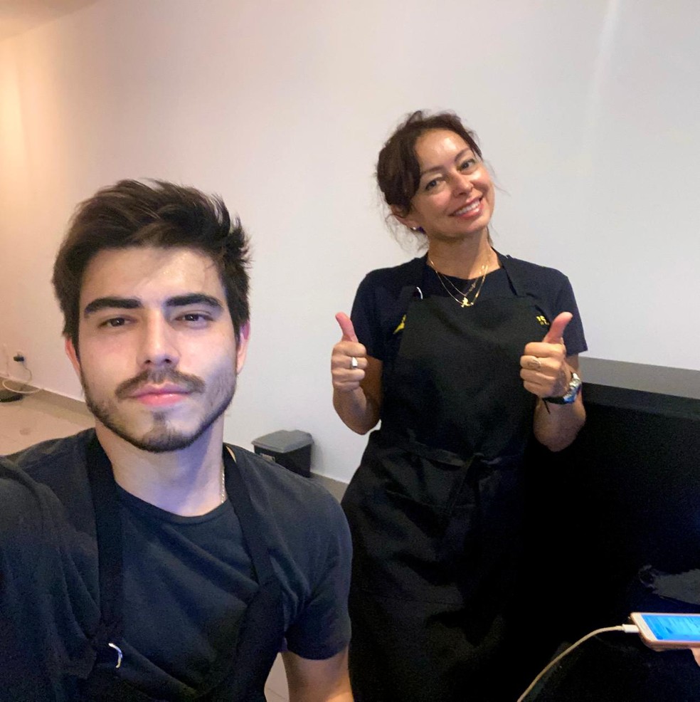 Natan trabalha com a mãe e o irmão na hamburgueria, em Rio Preto (SP) — Foto: Natan Nunes?Arquivo Pessoal