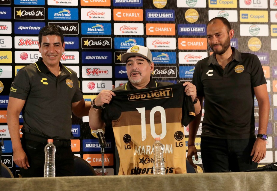 Maradona Ã© apresentado como tÃ©cnico de clube mexicano: 