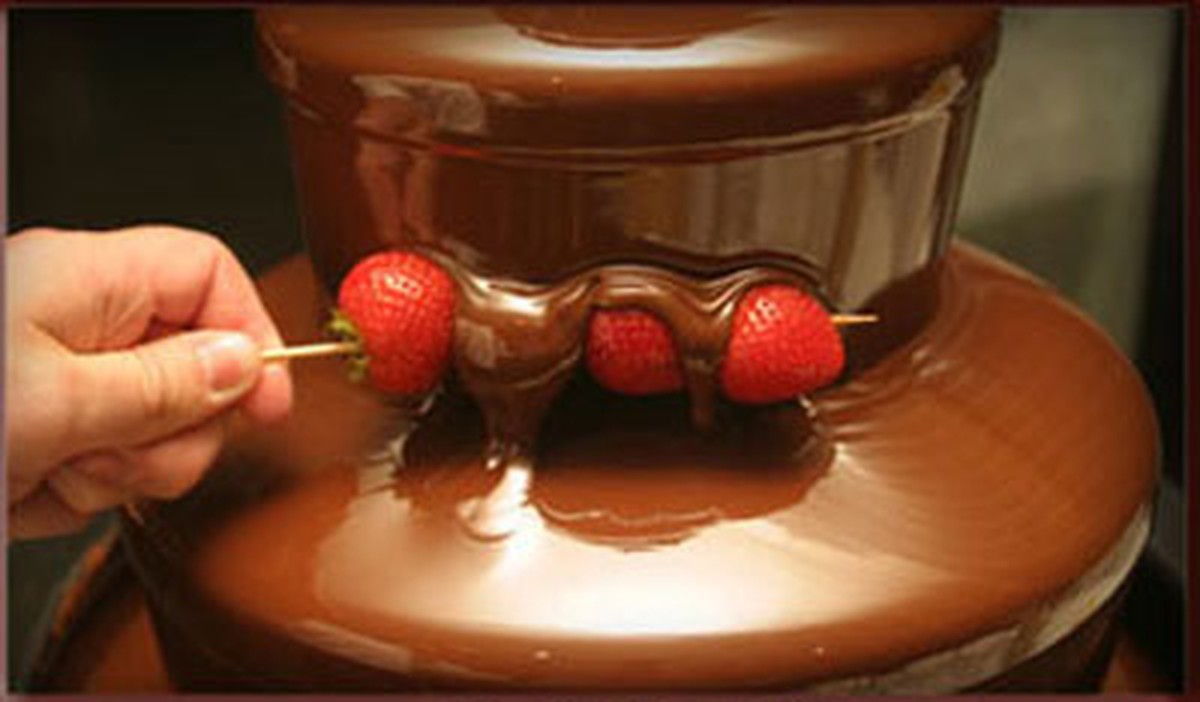 Fondue De Morango C Chocolate Receitas Gshow Gshow
