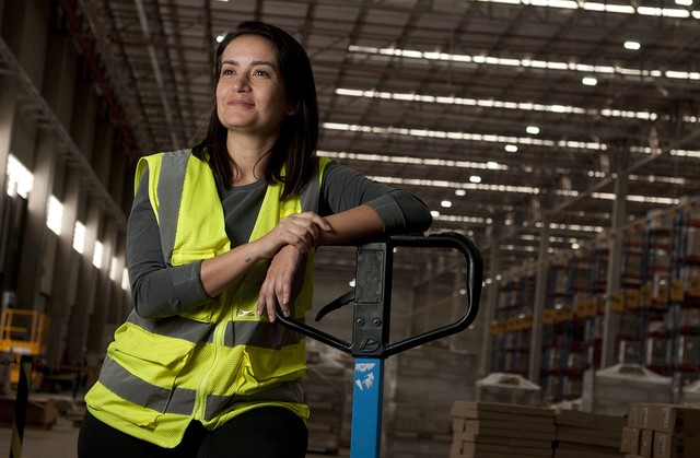 Mariana Moreira comanda o centro de distribuição da L’Oréal em Jarinu: 51% dos 400 funcionários são mulheres — Foto: Silvia Costanti/Valor