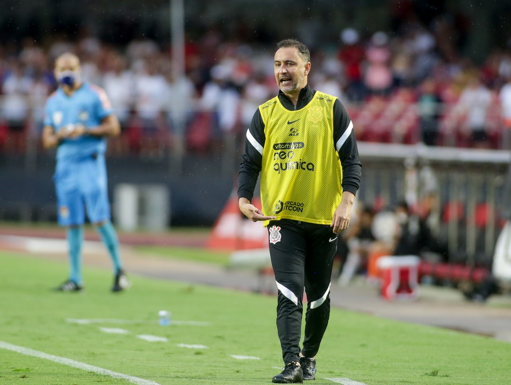 [ANÁLISE] Com derrota na estreia, Vítor Pereira dá indícios do que esperar do Corinthians com ele