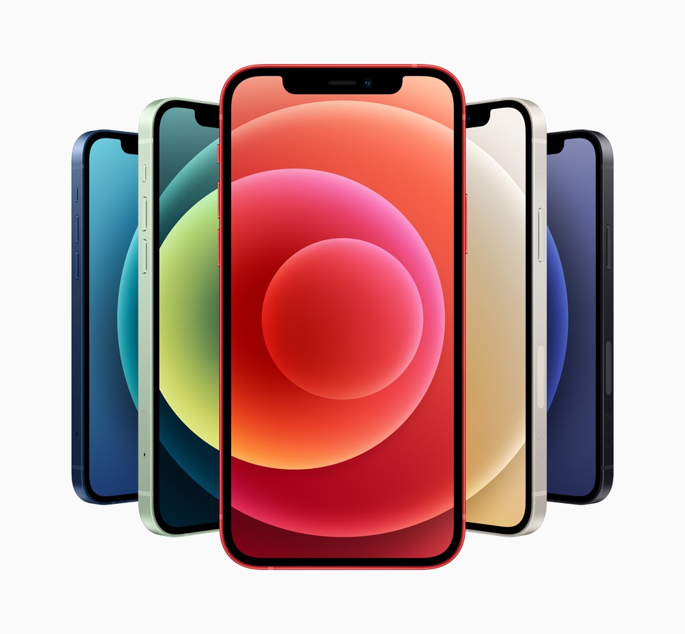 iPhone 12 está disponível nas cores preta, branca, azul, vermelha e verde. — Foto: Divulgação/Apple
