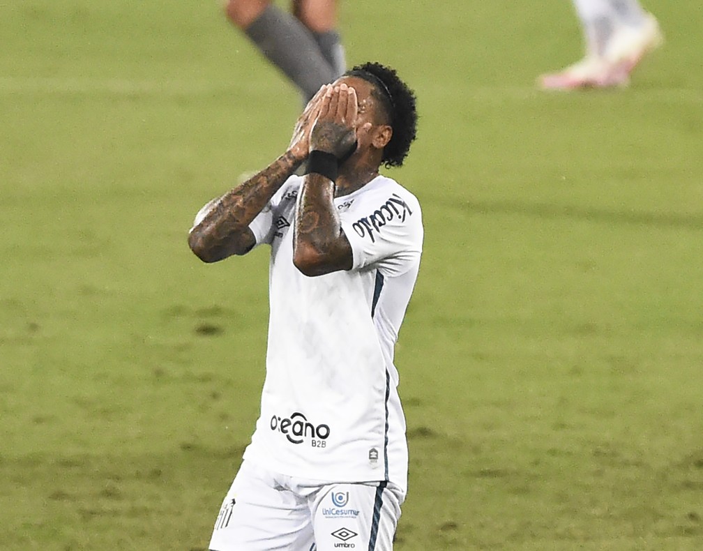 Marinho lamenta chance perdida pelo Santos contra o Botafogo — Foto: André Durão / ge