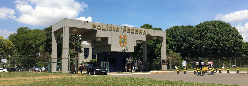 Entrada da sede da SuperintendÃªncia da PolÃ­cia Federal em BrasÃ­lia â€” Foto: Gabriel Luiz/G1