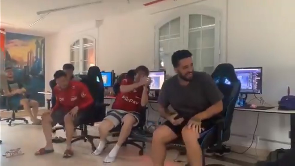 Mundial De Lol Flamengo E Brtt Reagem Apos Time Cair Em Grupo Da Morte Vem Tranquilo Lol Sportv