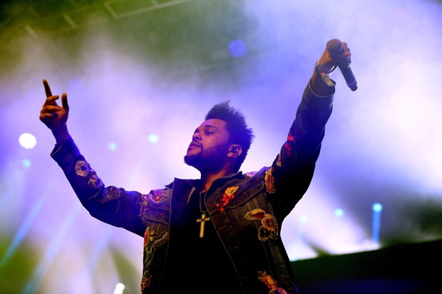 INDIO, CA - APRIL 15:  The Weeknd performs onstage at the Gobi tent during day 2 of the Coachella Valley Music And Arts Festival at Empire Polo Club on April 15, 2017 in Indio, California.  (Photo by Rich Fury/Getty Images for Coachella) (Foto: Getty Images for Coachella)