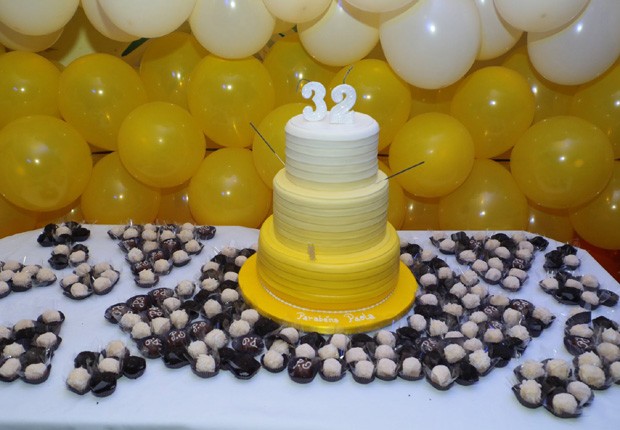 Detalhes da mesa do bolo de aniversário de Paolla Oliveira (Foto: Reginaldo Teixeira/Divulgação)