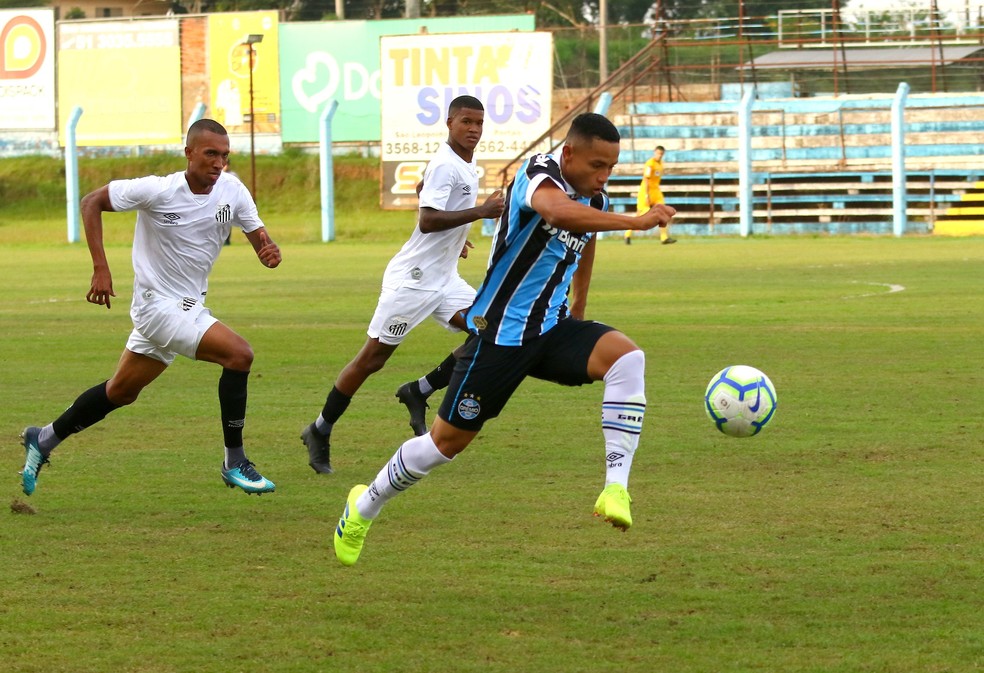 Guilherme Azevedo estará no grupo para o final de semana  — Foto: Rodrigo Fatturi/DVG/Grêmio