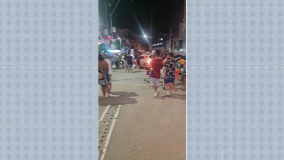 Confusão foi registrada na noite do domingo (12) no Centro de Porto de Galinhas, em Ipojuca, no Litoral Sul — Foto: Reprodução/WhatsApp