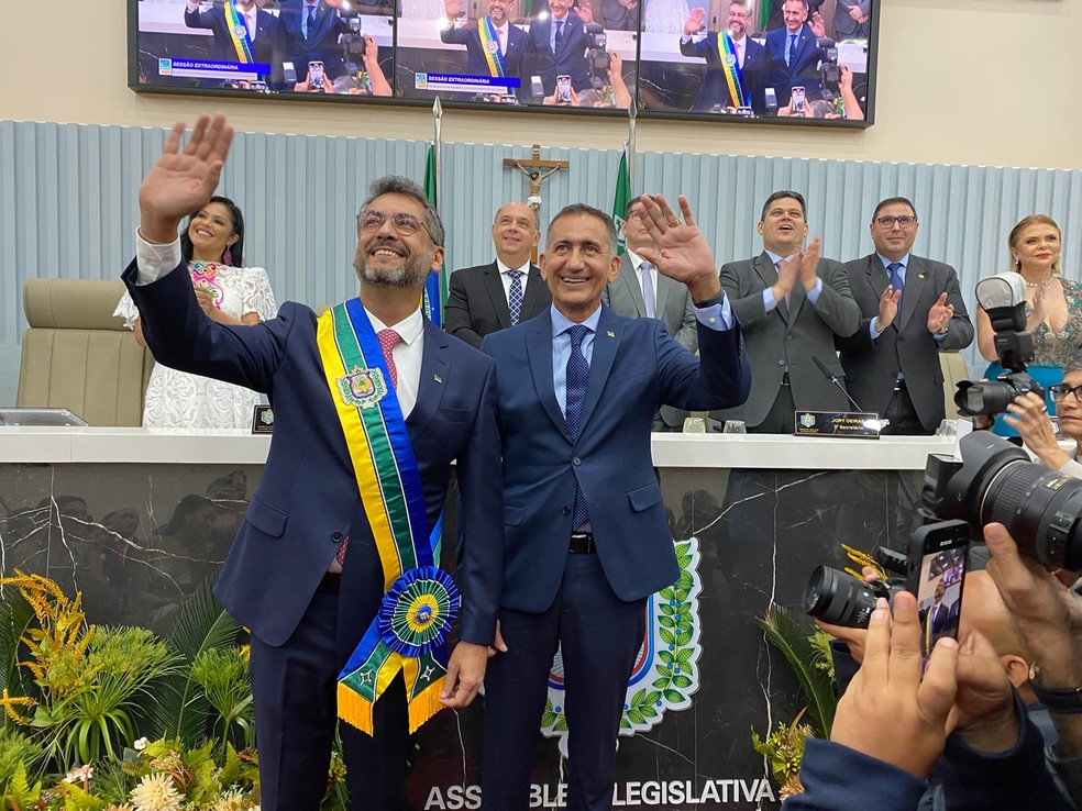 Clécio Luís, governador do Amapá, recebeu faixa do ex-governador Waldez Góes — Foto: Rafael Aleixo/g1