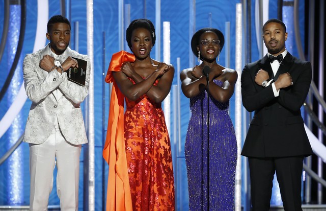 BEVERLY HILLS, CALIFORNIA - JANUARY 06: In this handout photo provided by NBCUniversal, Presenters Chadwick Boseman, Danai Gurira, Lupita Nyong'o and Michael B. Jordan speak onstage during the 76th Annual Golden Globe Awards at The Beverly Hilton Hotel on (Foto: NBCUniversal via Getty Images)