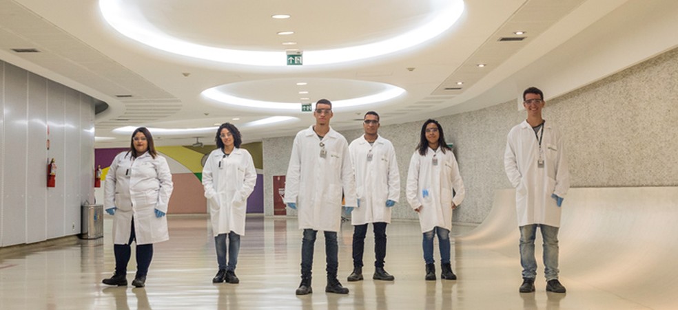 Jovens aprendizes na Petrobras — Foto: Divulgação