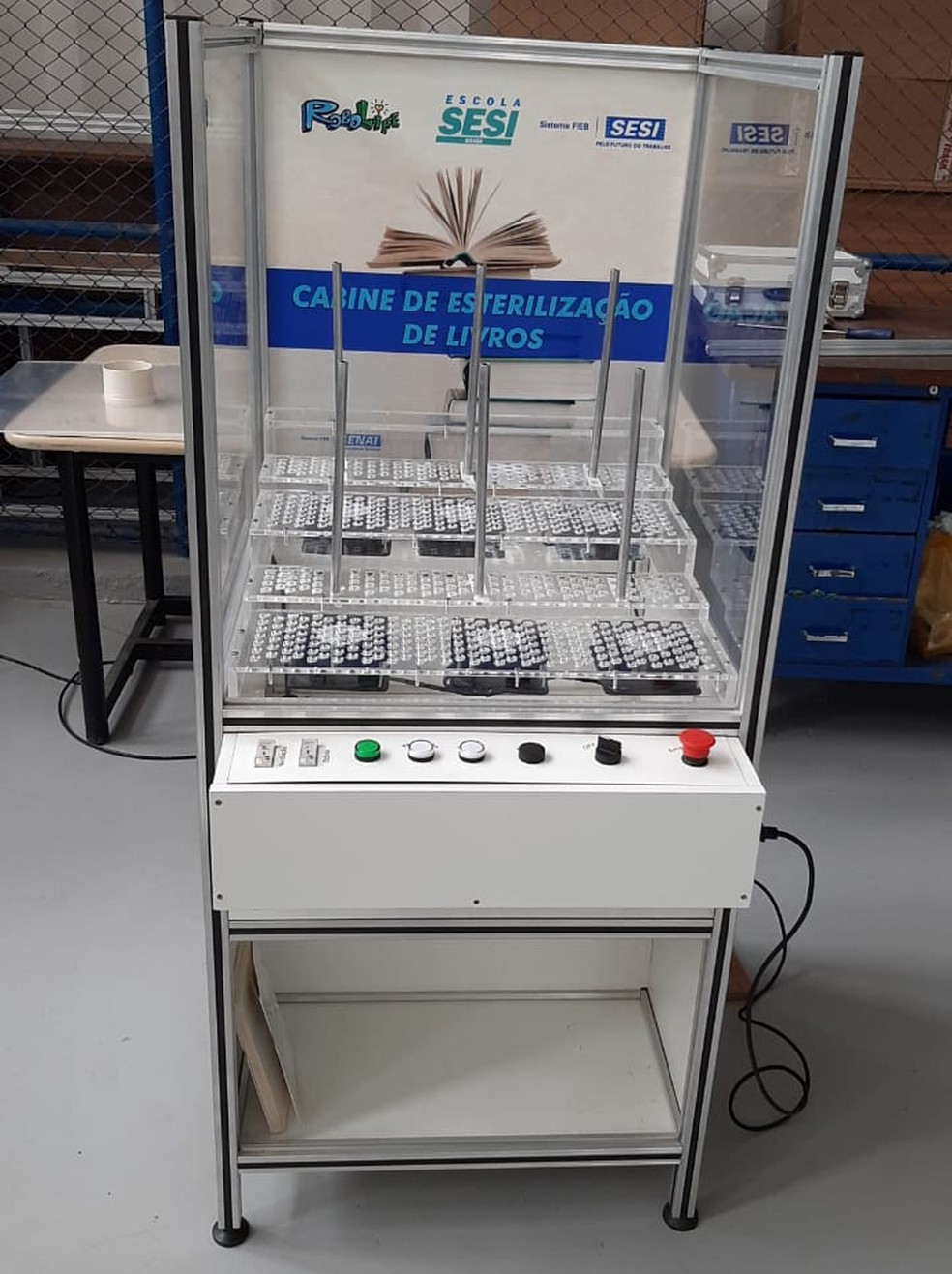 Cabine para desinfecção de livros — Foto: Arquivo Pessoal