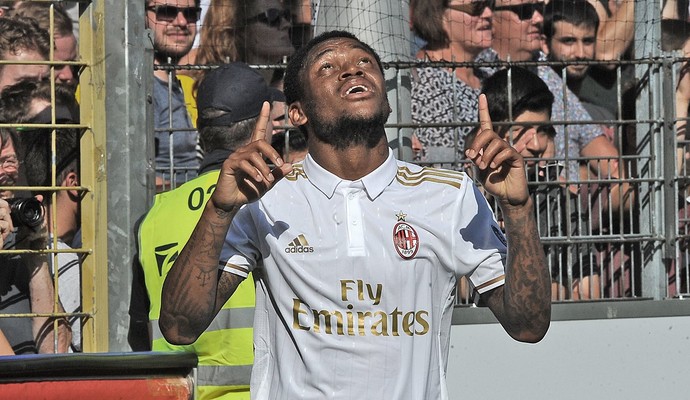 Spartak Moscou anuncia acordo com o Milan e contratação de Luiz Adriano