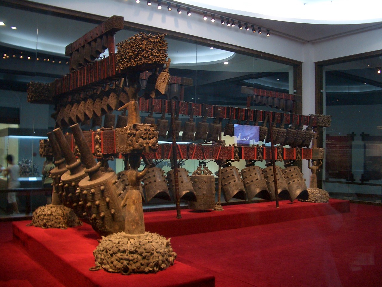 Um Bianzhong, como o que foi econtrado, exposto em um museu (Foto: wikimedia commons)