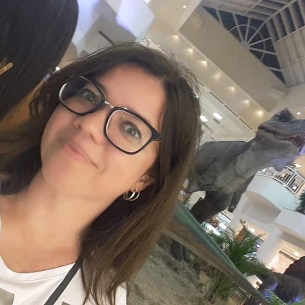 Flaviana Bezerra tem 44 anos e trabalha na DHPP da Polícia Civil — Foto: Cedida