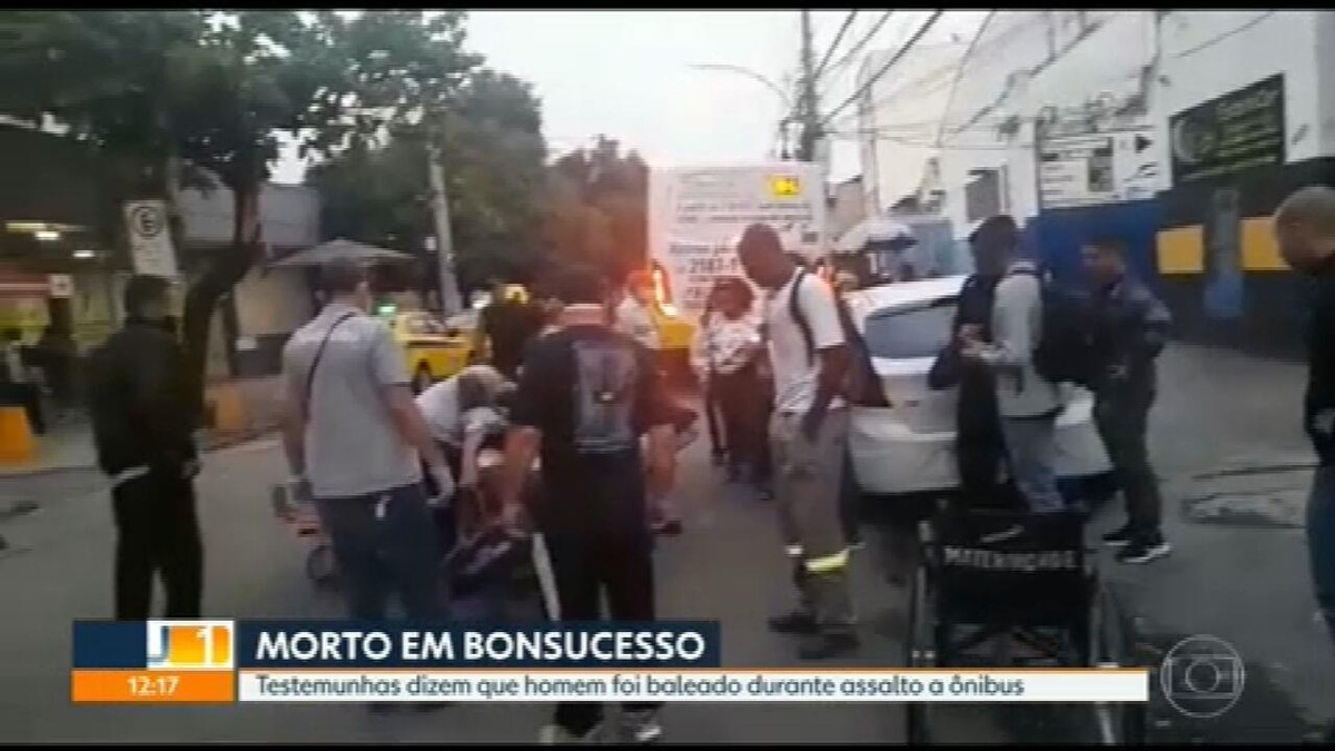 Homem é baleado e morto em assalto dentro de ônibus na Avenida Brasil Zona Norte do Rio Rio