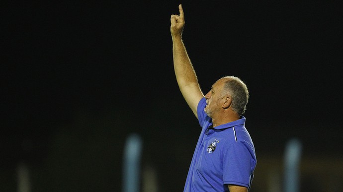 Reservas do Grêmio tentam retorno à ponta contra rival que sonha com vaga