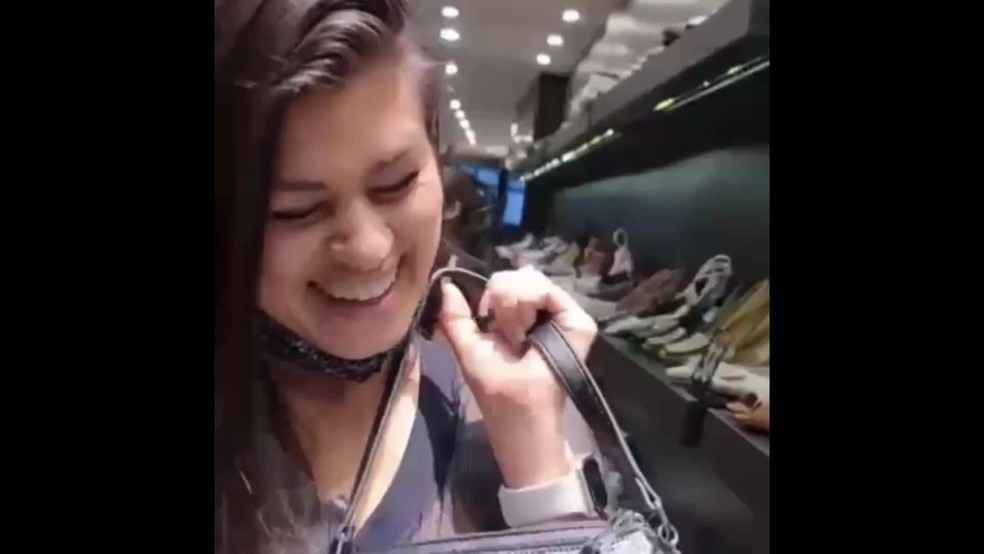 Mulher circulou nua em shopping no Recife, gravou vídeo e postou na internet — Foto: Reprodução/Redes sociais 