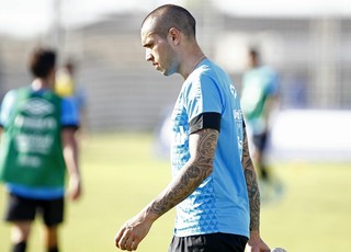 Braian Rodríguez sente desconforto muscular, faz exame e vira dúvida