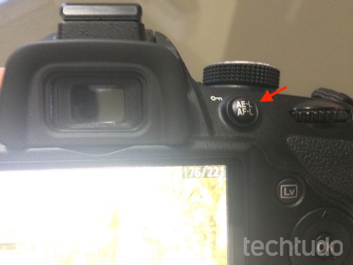 Protegendo contra exclusão uma foto salva no cartão de memória de uma câmera da Nikon (Foto: Reprodução/Marvin Costa)