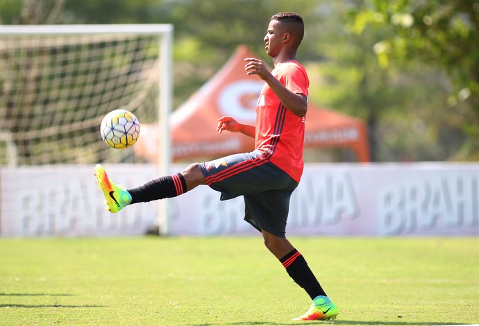 Diego é titular em coletivo, e lateral Jorge participa da primeira parte