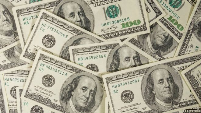 Dólar deve se manter a redor de R$ 5,30 e dificultar viagens ao exterior este ano; entenda os motivos thumbnail