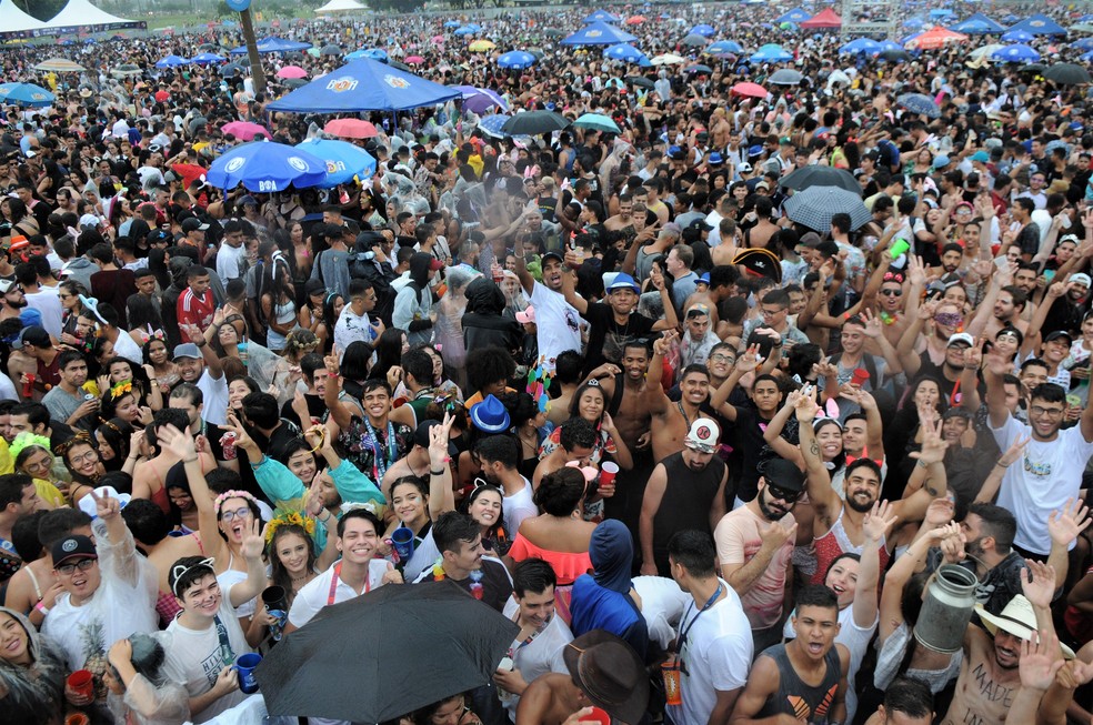 Bloco Babydoll de Nylon, no estacionamento do Mané Garrincha, no carnaval do DF em 2019 — Foto: Paulo H. Carvalho/Agência Brasília