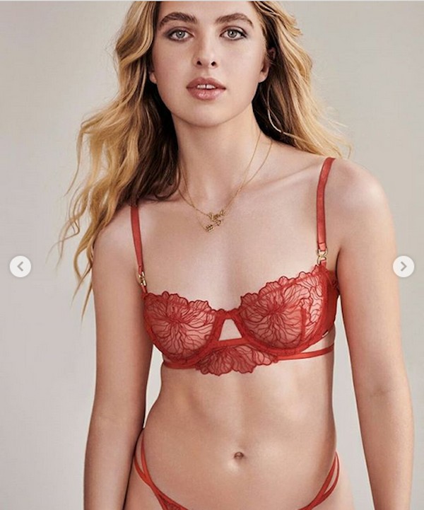 A filha de 20 anos do músico Noel Gallagher, Anais Gallagher, em seu ensaio sensual para uma marca de lingerie (Foto: Instagram)