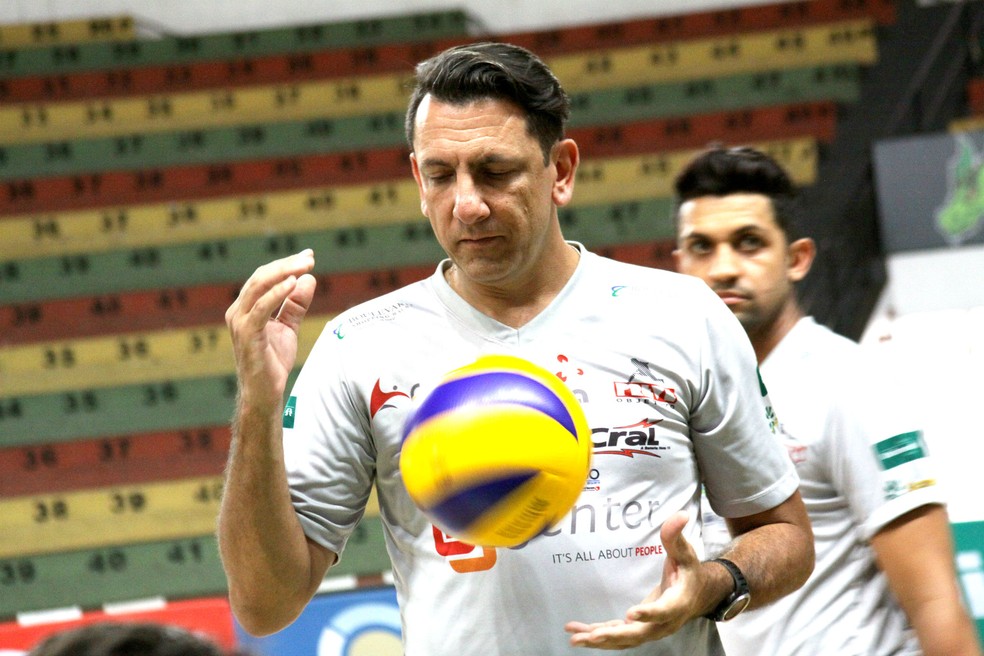 Técnico Marcos Kwiek permanece por mais uma temporada e deve ajudar na confirmação de reforços da República Dominicana (Foto: Neide Carlos / Vôlei Bauru)
