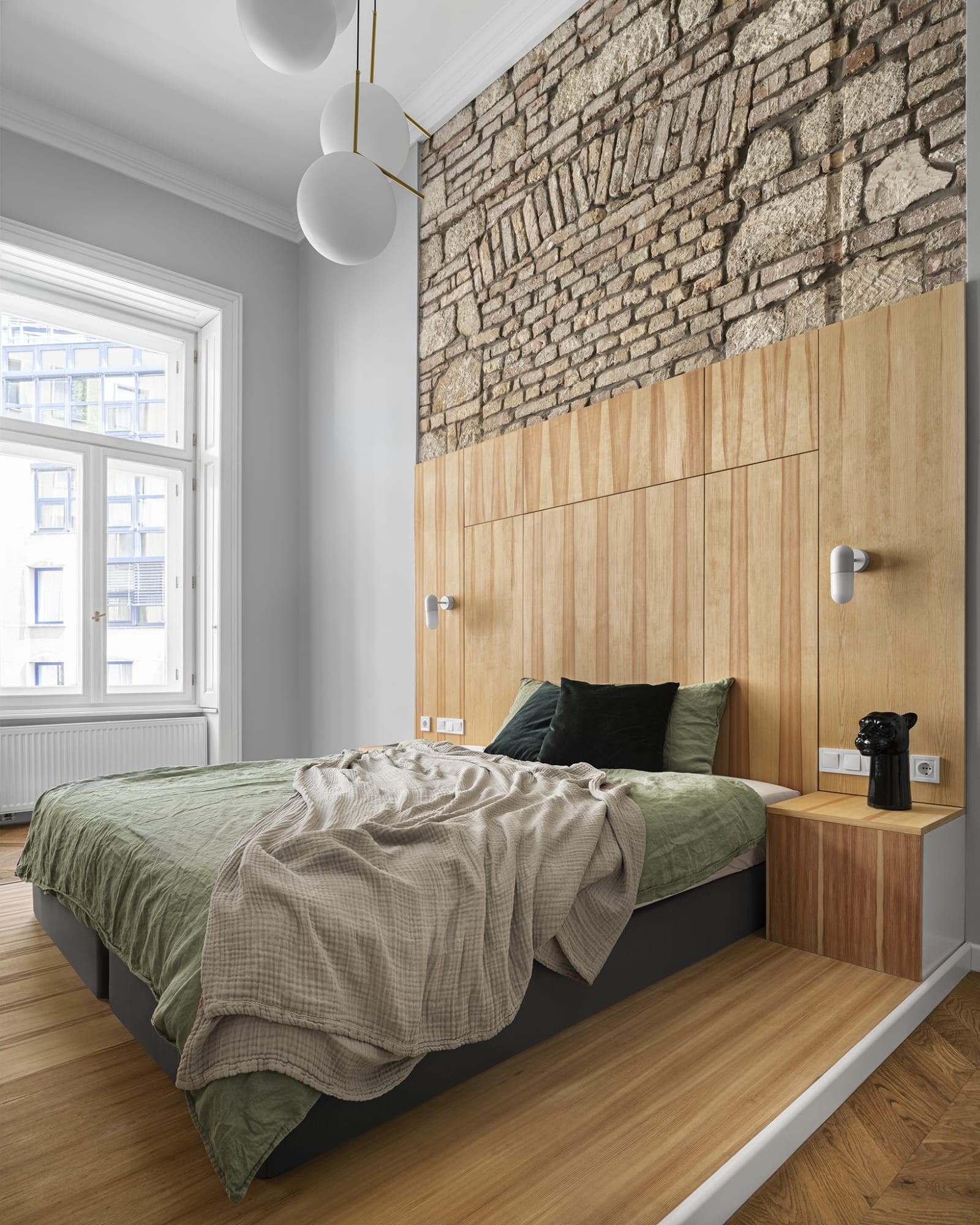 Decoração de quarto de casal pequeno: 6 ideias de projetos (Foto: @gosztomgergo/Divulgação)