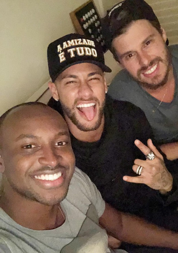 Neymar, Thiaguinho e Bruninho posam juntos (Foto: Reprodução/Instagram)