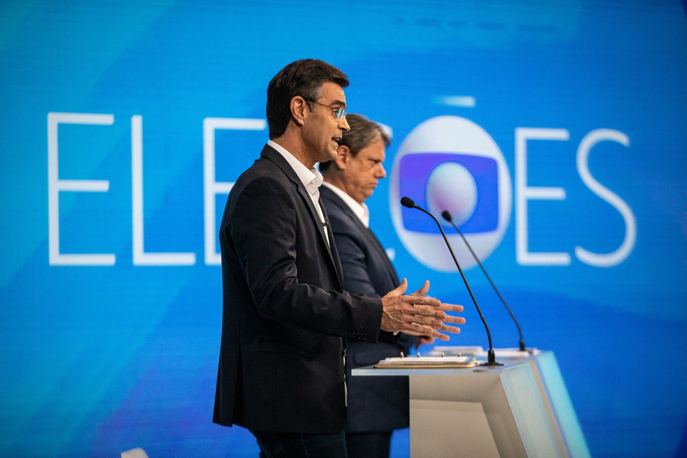 Rodrigo Garcia (PSDB) e Tarcísio de Freitas (Republicanos) no debate entre candidatos ao governo de SP da TV Globo, nesta terça-feira (27) — Foto: Fábio Tito/g1