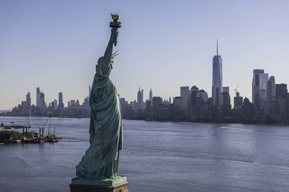 Nova York é a cidade mais cara do mundo, segundo pesquisa, empatada com Cingapura