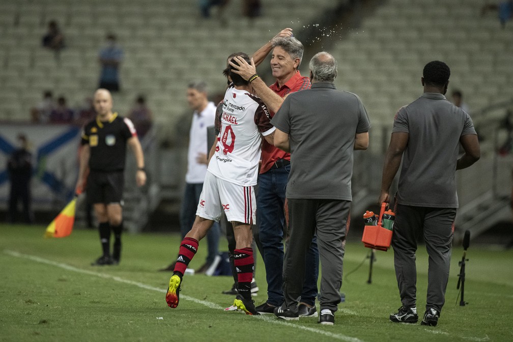 Renato ajuda na melhora da performance de Michael no Flamengo