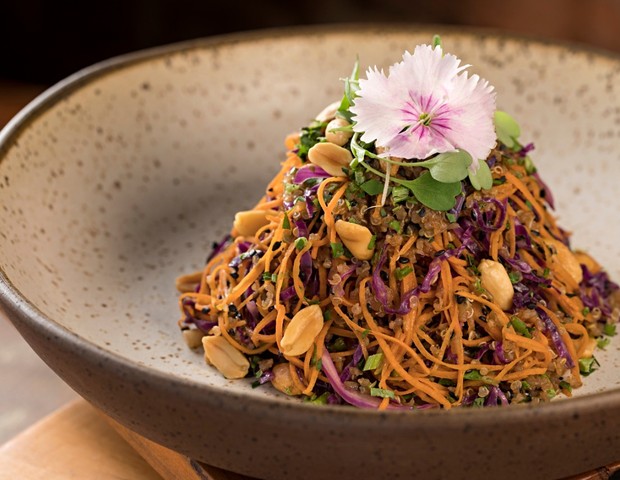Salada morna de quinoa thai da chef Nathalie Passos (Foto: Divulgação)