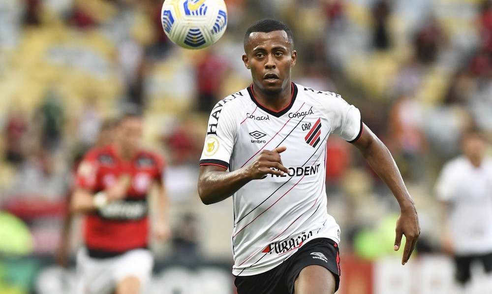 Carlos Eduardo deixa o Athletico, retorna ao Palmeiras, mas deve acertar novo empréstimo com o Bragantino